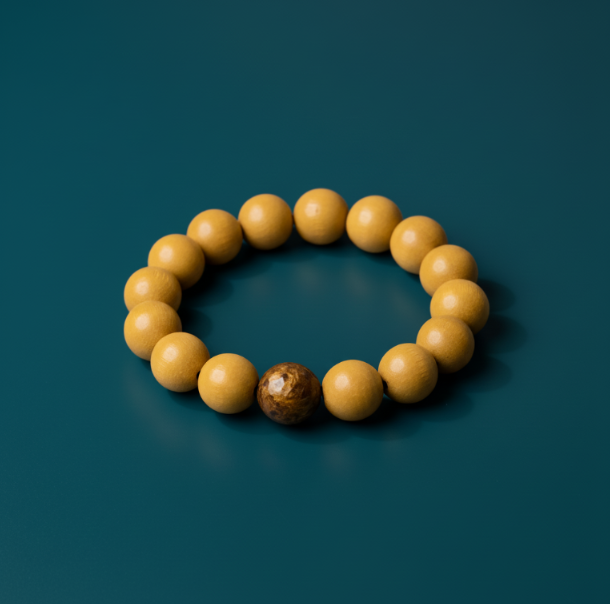 Aromatherapy Bracelet vs Essential Oil Diffuser: Which One Is Better?