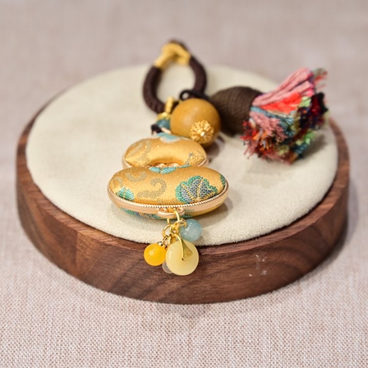 Handmade Song Dynasty Brocade Gourd Pendant | Herbal Powder and Incense Beads: The Aesthetic Charm of the Song Dynasty
