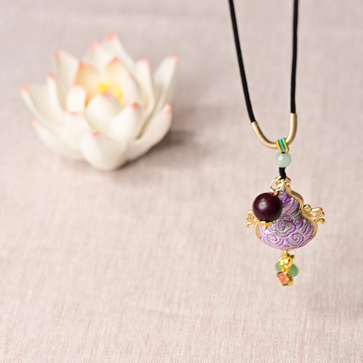 Handmade Song Brocade Gourd Necklace – Natural Fragrance & Elegant Design