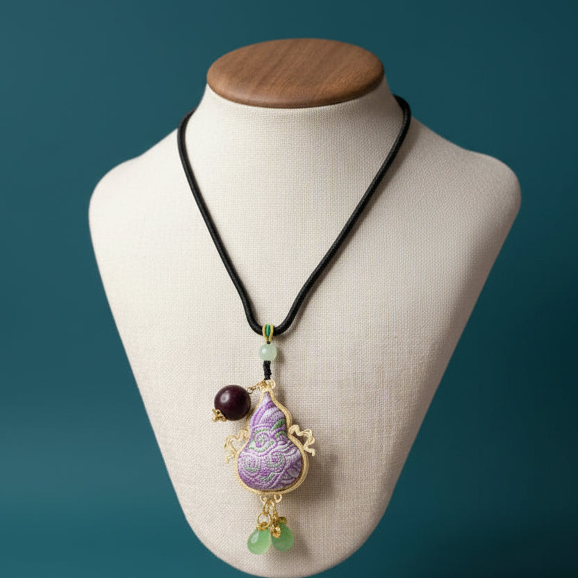 Handmade botanical fragrance necklace 3