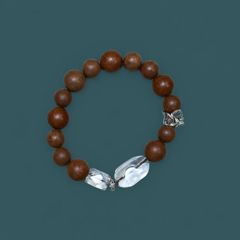 Handmade white crystal scented bracelet, inspired by the traditional pear scent. 5